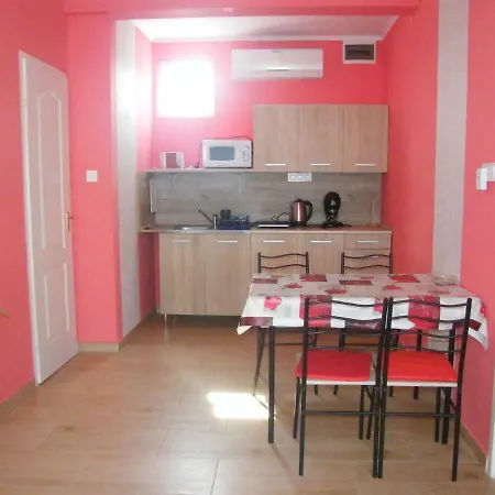 Fortuna Apartman * בלטונללה